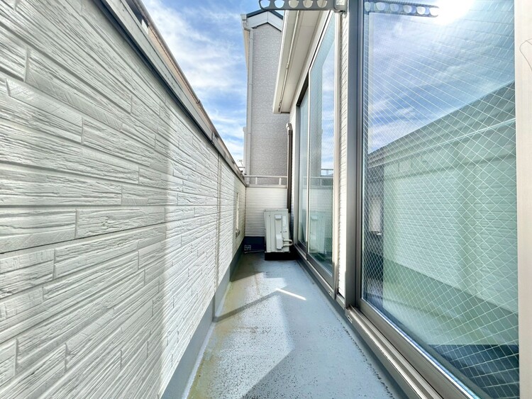 バルコニー 暮らしの中で、光と風を演出してくれるバルコニー。