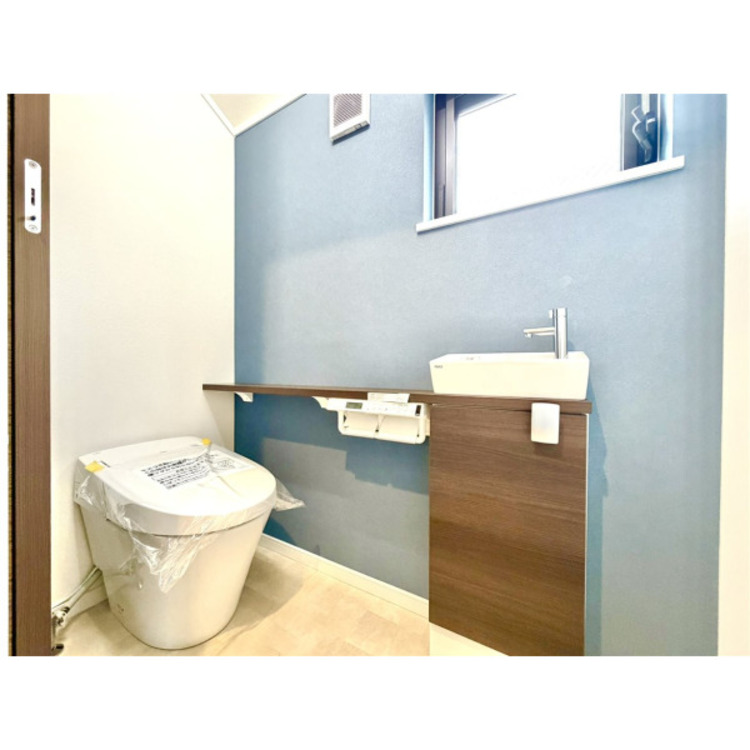 トイレ 2025年10月撮影/2階トイレ内に手洗い付きです。