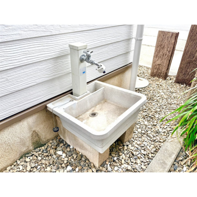 設備 2025年10月撮影/外水栓もあり、お車の洗車にも使えます。