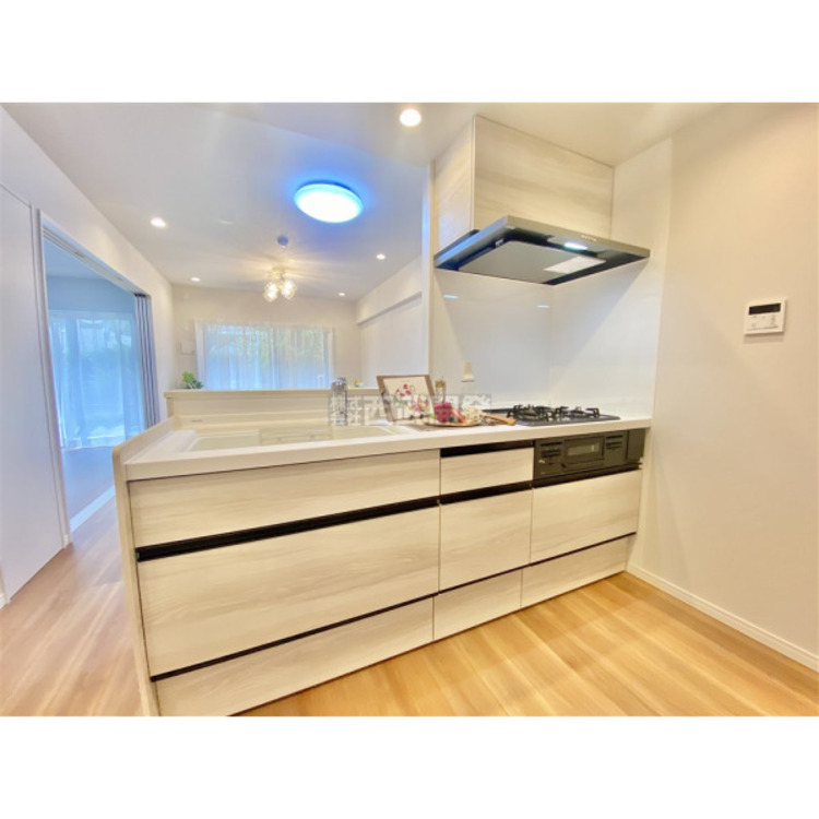 キッチン お料理をしながらでもご家族との会話を楽しめる対面キッチンです。リビングを見渡せる作りが人気です。