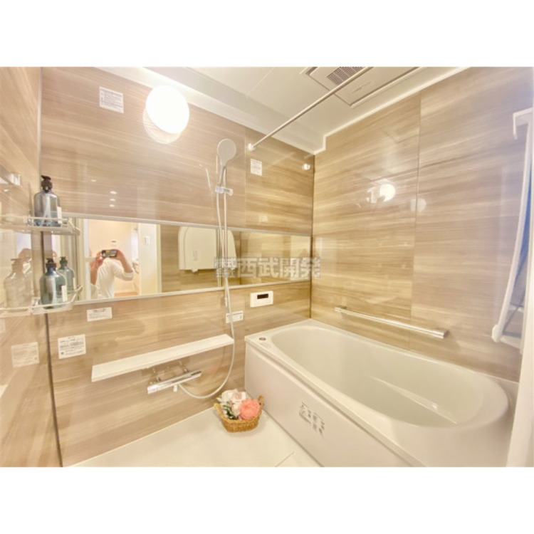 風呂 換気乾燥機付きの浴室は、雨の日でも洗濯物ができるのでとても便利です。梅雨の時期でもこれで安心ですね。