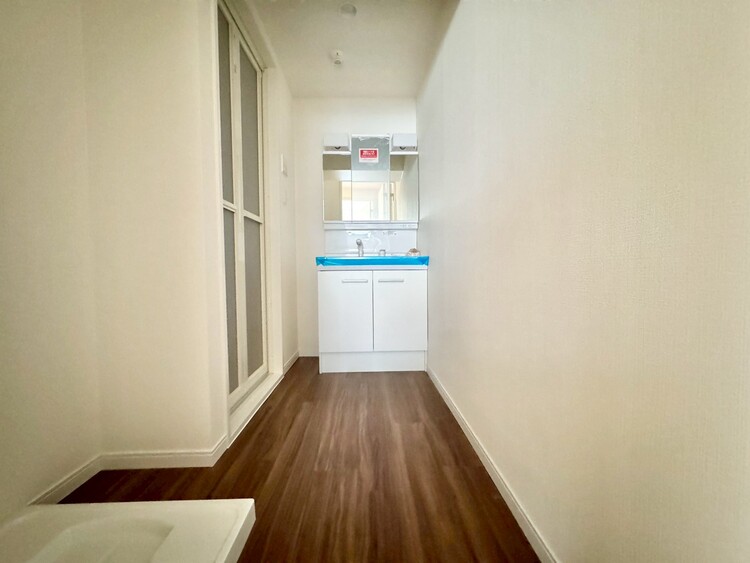 その他 十分な広さの脱衣所。