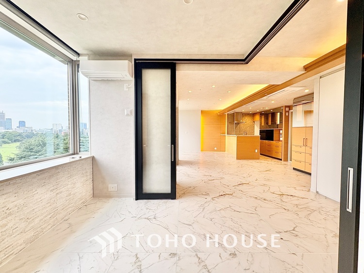 内装 【Breeze, green scent】澄み切った空気。移ろう季節の中、ゆっくりと流れる時間。幸せを噛みしめる穏やかな生活。