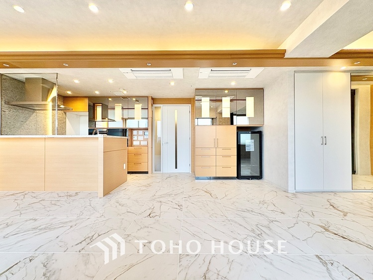 内装 【Green orchestra】◆緑の匂いに誘われて◆目を閉じれば深緑の香り。五感を研ぎ澄まし、日々の疲れを心から癒してくれる。深呼吸するほどに爽やかな薫りたち込める新緑にそと微笑む私達。