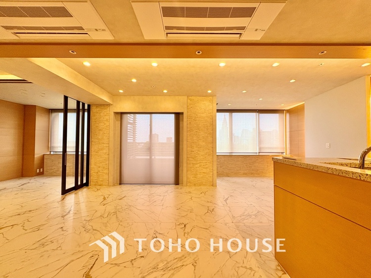 内装 【Green orchestra】◆緑の匂いに誘われて◆目を閉じれば深緑の香り。五感を研ぎ澄まし、日々の疲れを心から癒してくれる。深呼吸するほどに爽やかな薫りたち込める新緑にそと微笑む私達。