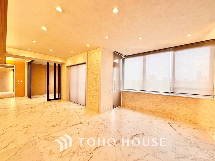 内装 【Green orchestra】◆緑の匂いに誘われて◆目を閉じれば深緑の香り。五感を研ぎ澄まし、日々の疲れを心から癒してくれる。深呼吸するほどに爽やかな薫りたち込める新緑にそと微笑む私達。