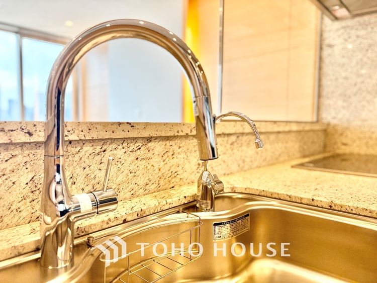 キッチン 【cooking papa is here】料理が苦手な人でも、チャレンジしてみたくなるワイドスパンのキッチン。家族の食卓がここから始まる。