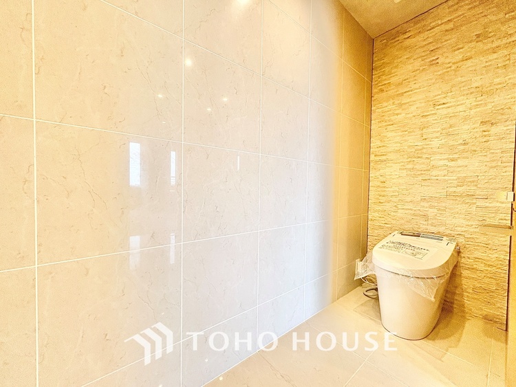 トイレ 【Entrance of your life】明るい玄関が家族を迎え入れる。今日はどんな一日が待っているんだろう。皆どんな一日を終えて帰ってくるんだろう。