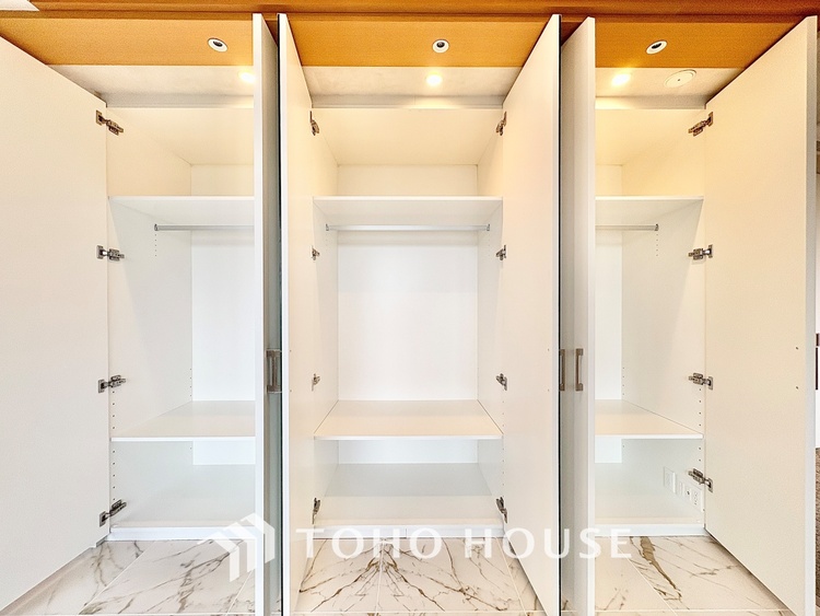 収納 【a closet full of dreams】しまいきれない思い出はクローゼットに。いつでも取り出せる広さが生活を彩る。