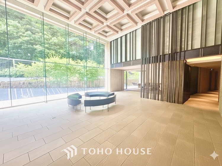 エントランス 【Breeze, green scent】澄み切った空気。移ろう季節の中、ゆっくりと流れる時間。幸せを噛みしめる穏やかな生活。