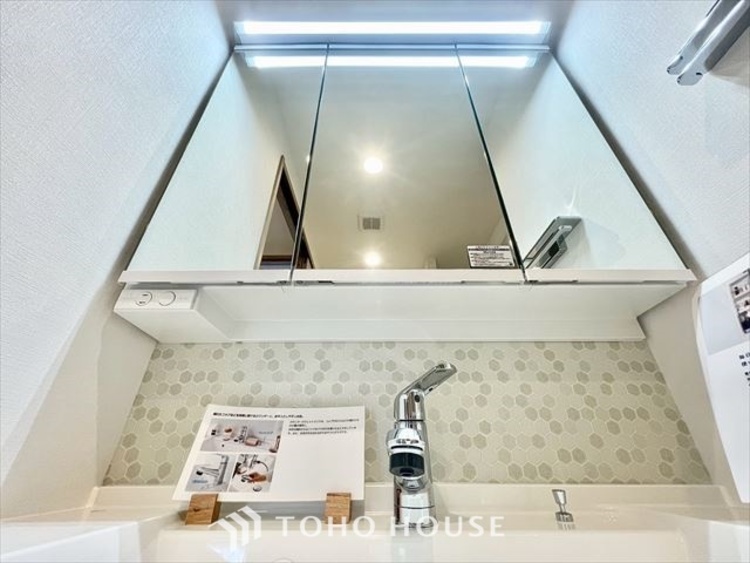 洗面 【WASHROOM】◆快適◆煌びやかな暮らしの中にも忘れたくない快適さ。大きな収納が助けてくれます。