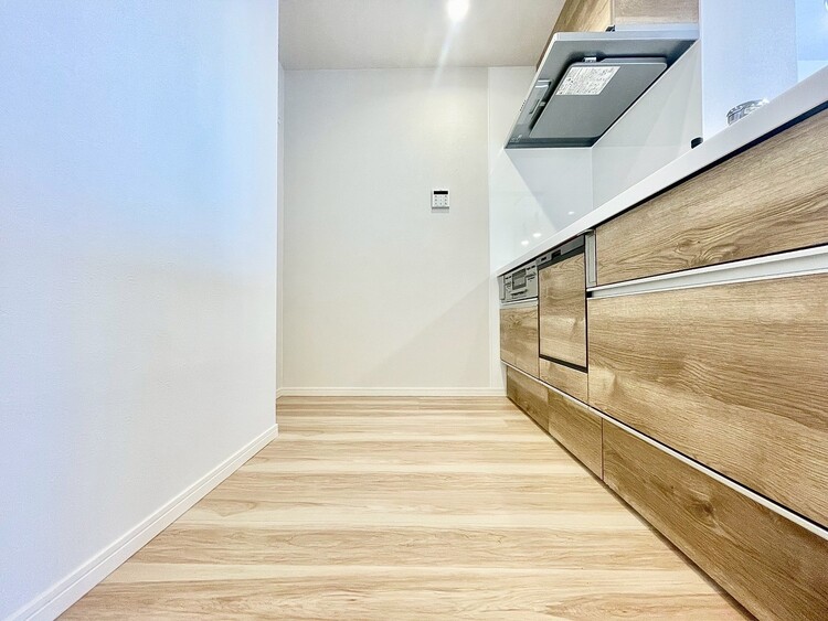 キッチン 【KITCHEN】◆ワクワク◆開放的で機能性も高いシステムキッチン。お子様は毎日のご飯にワクワク！