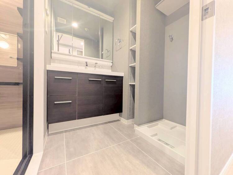 その他 十分な広さの脱衣所。