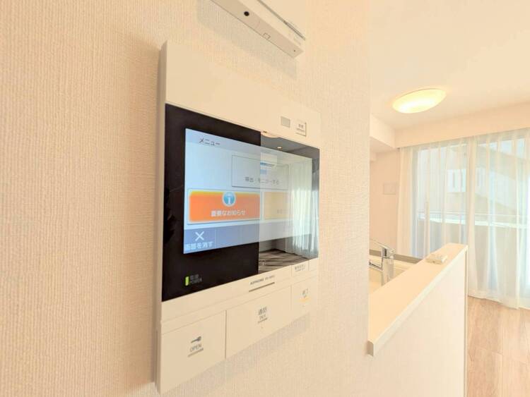 設備 誰が来てもわかる様にモニター付きインターホンを設置。