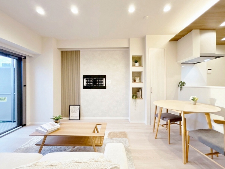 居間 通風・採光に優れ、心地よい光と風が溢れています。