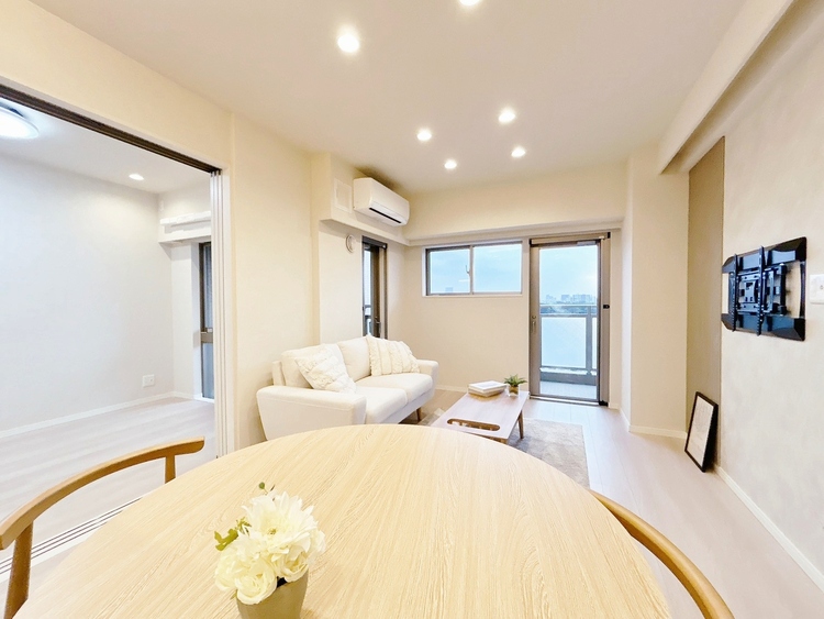 居間 充実した生活は伸びやかな居室空間から始まります。