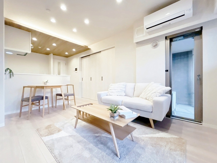 居間 シンプルな内装と偏り過ぎないデザインで統一しました。