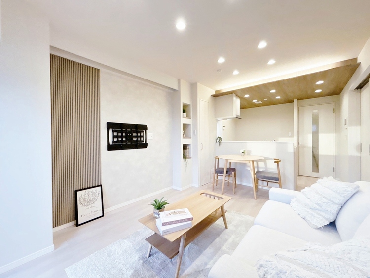 居間 落ち着いた雰囲気に包まれて、伸びやかな空間。