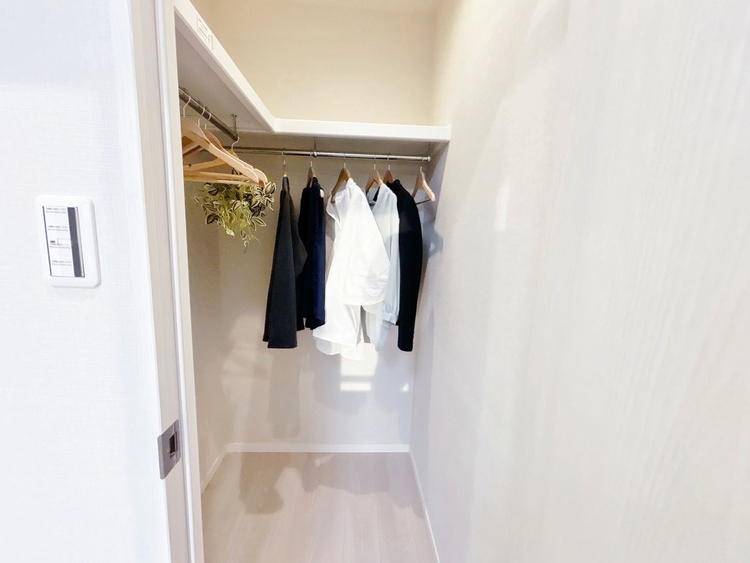 収納 家電やスーツケース、ストック品など何でも片付く嬉しい空間です。