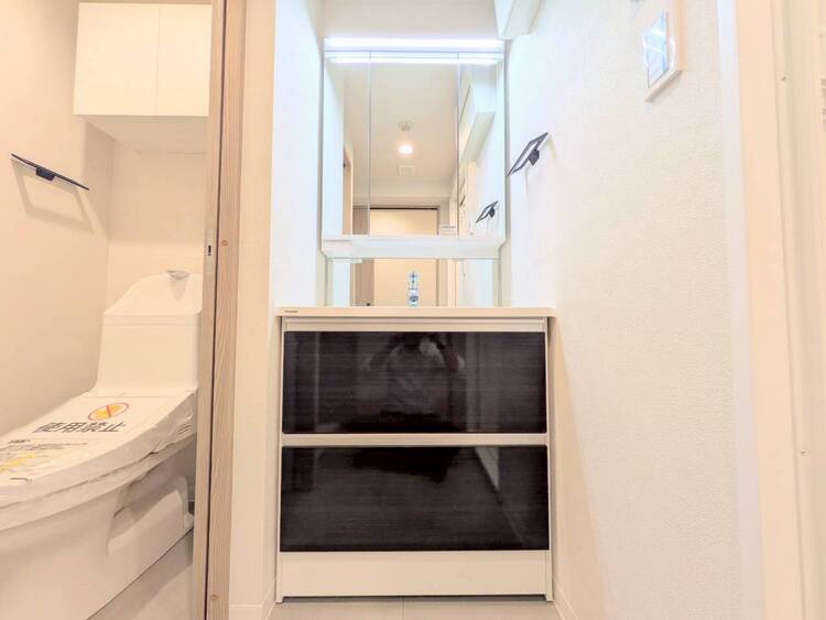 その他 清潔感を感じられる洗面化粧台。