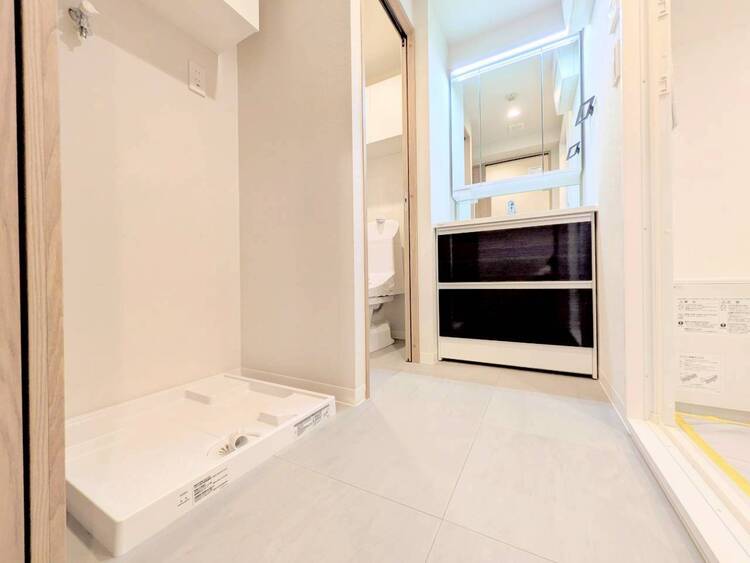 その他 十分な広さの脱衣所。