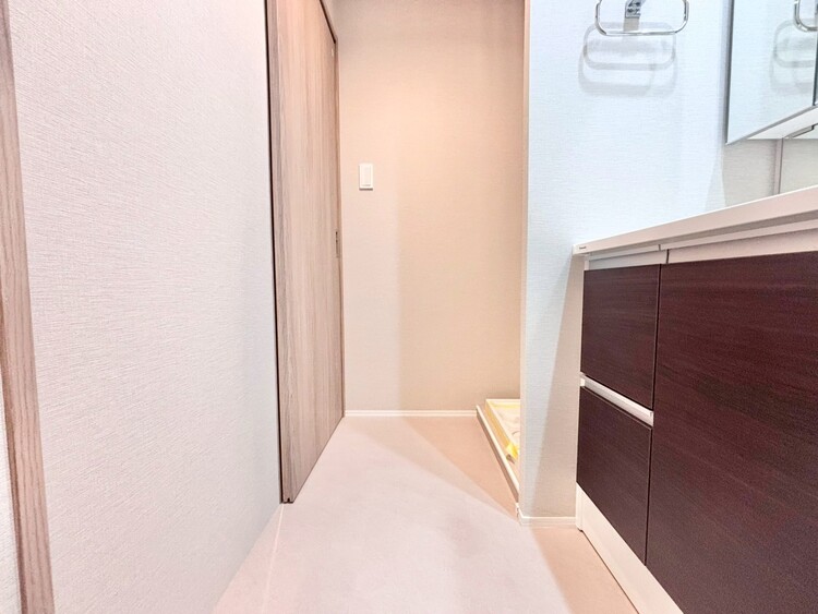 その他 十分な広さの脱衣所。