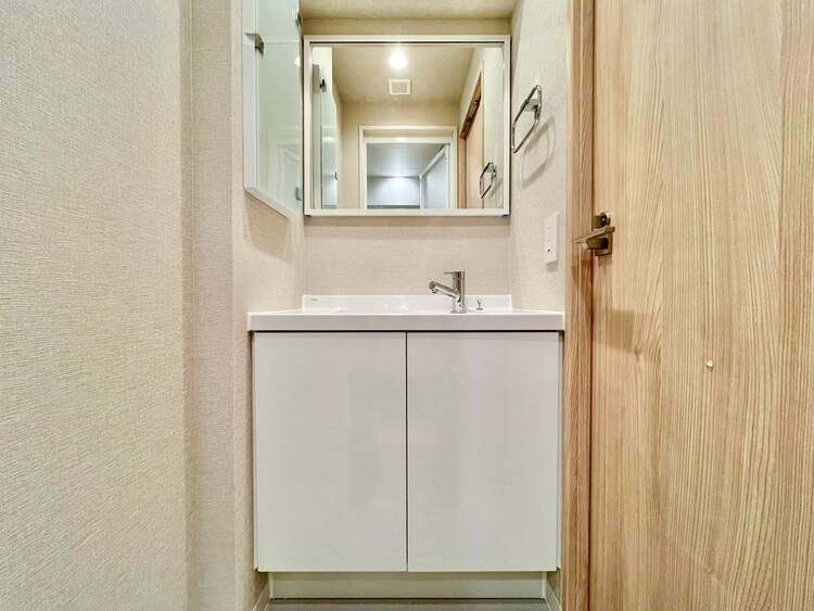 その他 清潔感を感じられる洗面化粧台。