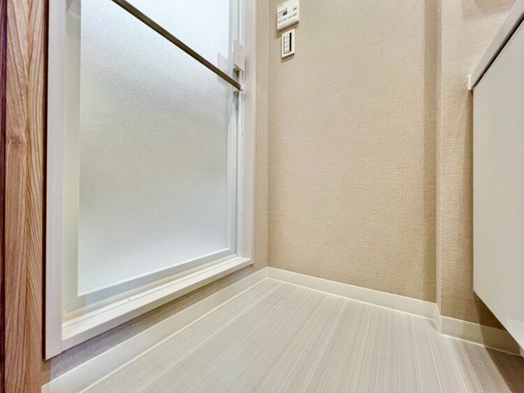 その他 十分な広さの脱衣所。