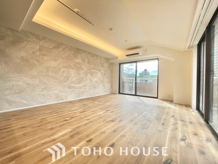 内装 【LIVING】◆煌びやか◆愛おしい家族との団欒の時間をより一層幸せなものに感じさせる煌びやかなLDK。輝かしい毎日が待っています。