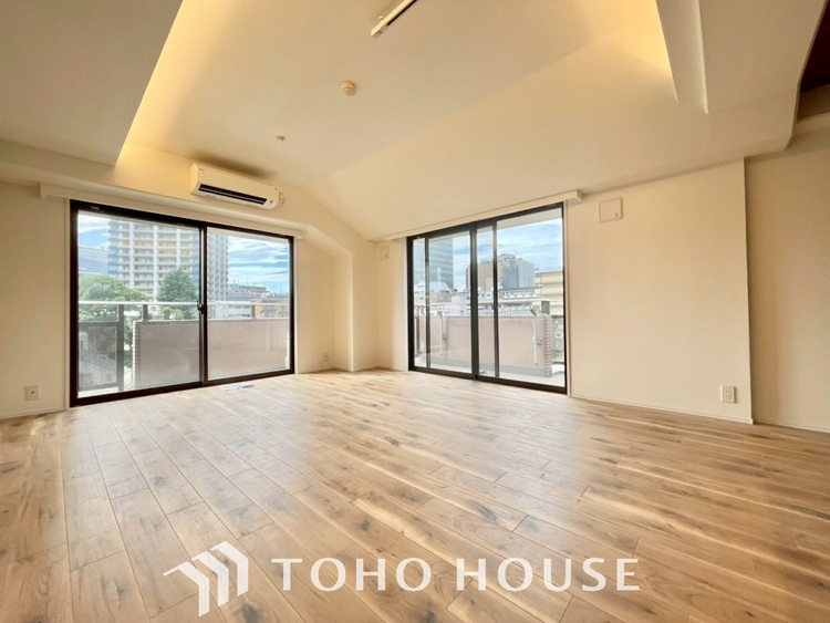 内装 【LIVING】◆眩い◆光が燦々と入り、家族の笑顔を照らす。「いつまでも続いて」と願う夢のような毎日がここにある。