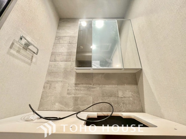 洗面 【WASHROOM】◆快適◆煌びやかな暮らしの中にも忘れたくない快適さ。大きな収納が助けてくれます。