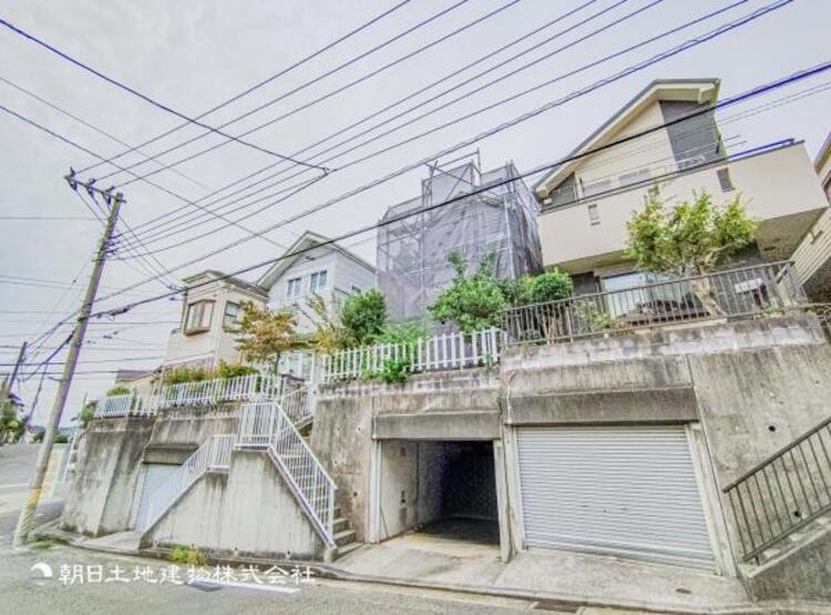 外観 緑に恵まれたエリアで、自然に包まれた穏やかな暮らしを実現！！緑の潤いを感じながらホッと生活できそう。四季の移り変わりを感じられる贅沢な空間で、暮らしの夢を育む、あらたな住生活をスタートしてみませんか？