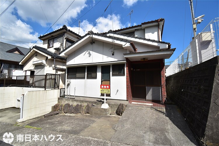 外観 西向き道路【敷地面積93.16m2(28.18坪)】駐車軽2台！即日ご内覧可能です♪