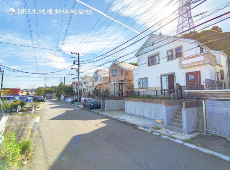 外観 空を広く感じる。緑が多いゆったり感のある安心の住環境です！！潤いのある環境でホッと生活できそうです！おしゃれな雰囲気や自然の潤いがあり、親しみやすさと個性を！街に新たな価値をもたらし続けてくれます！ 