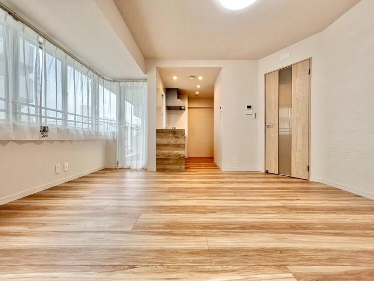 居間 忙しく過ぎゆく日常を置き去るほど、ゆったりした時間が流れるリビング。