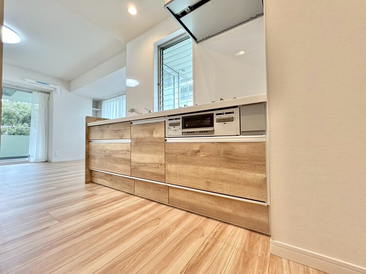 キッチン スマートな意匠と充実の機能を備えたキッチンが、暮らしにおいしい彩りを添えます。