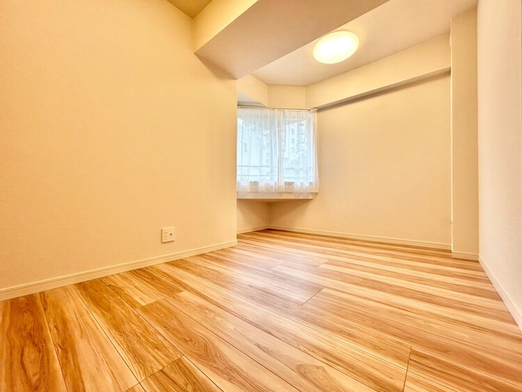 寝室 ベッドも十分に設置するスペースがあります。