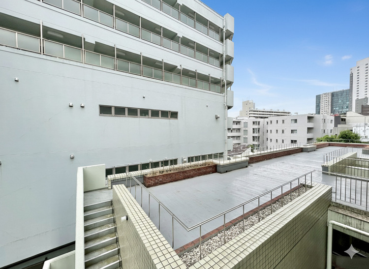 バルコニー 頬をなでる、優しい風を感じることが出来ます。