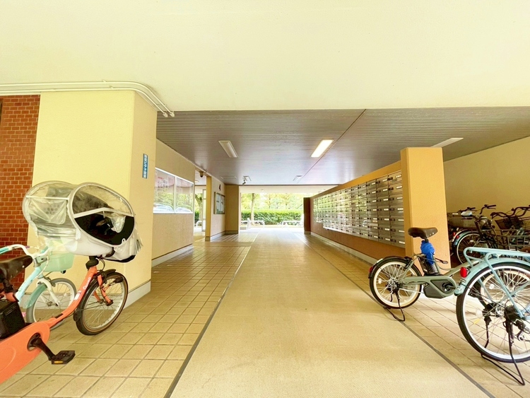 設備 きちんと整備された駐輪場。住む方の心遣いが感じられます。