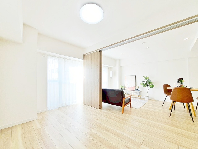 居間 飾り過ぎないシンプルな内装と偏り過ぎないデザインで統一しました。