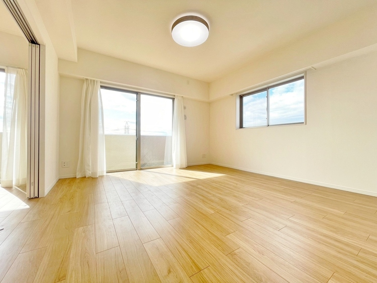 居間 居心地の良い空気感は、暮らしのステージを彩り、心からのやすらぎと満足感を与えてくれます。