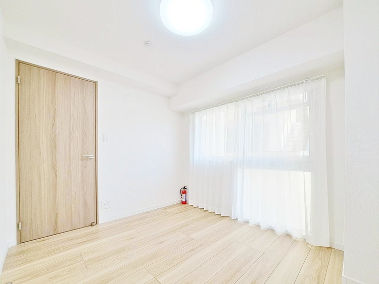 寝室 ベッドも十分に設置するスペースがあります。