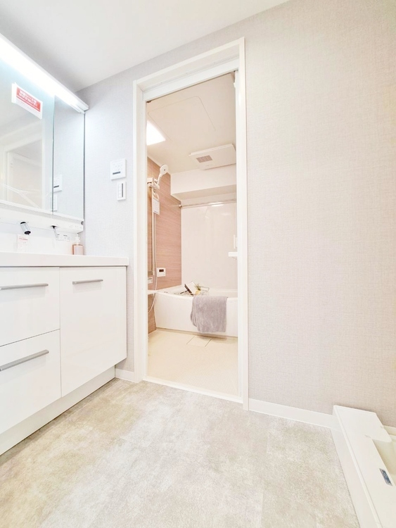 洗面 清潔感と心地よさを重視した、上質感漂うパウダールーム。