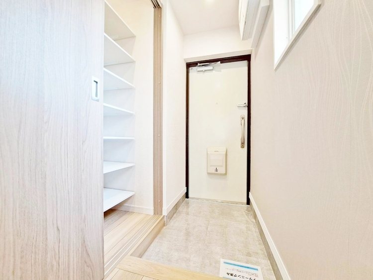 玄関 シューズボックスを完備した玄関です。