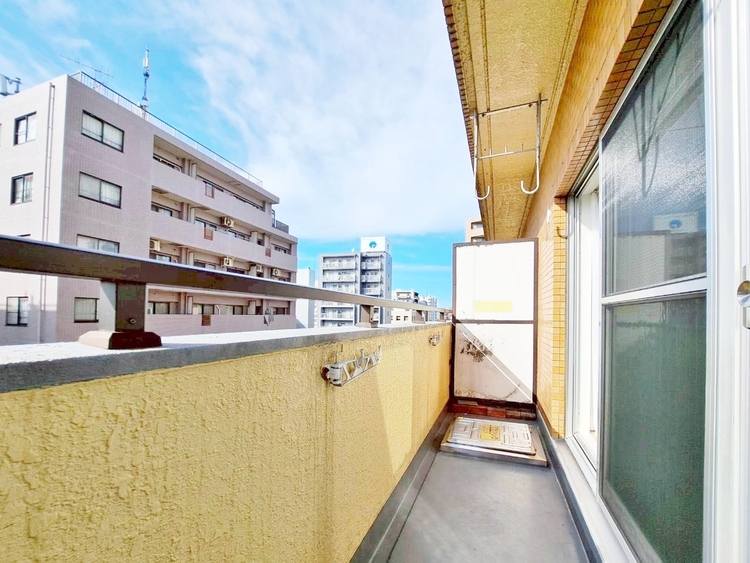 バルコニー 暮らしの中で、光と風を演出してくれるバルコニー。