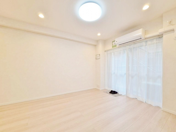 居間 居心地の良い空気感は、暮らしのステージを彩り、心からのやすらぎと満足感を与えてくれます。