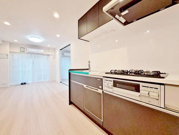 キッチン スマートな意匠と充実の機能を備えたキッチンが、暮らしにおいしい彩りを添えます。