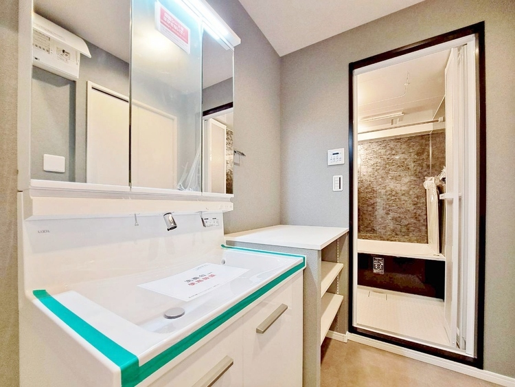 洗面 何かと物が増える場所だからこそ、スッキリと見映えの良い空間に。