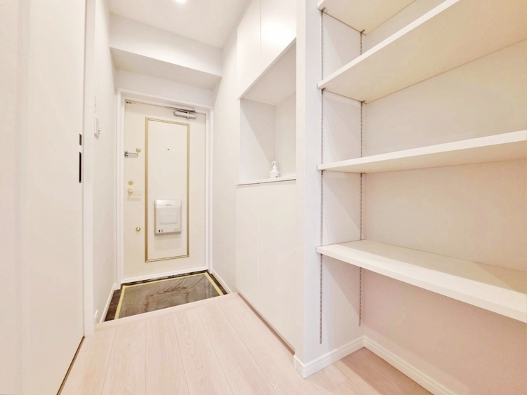 玄関 シューズボックスを完備した玄関です。