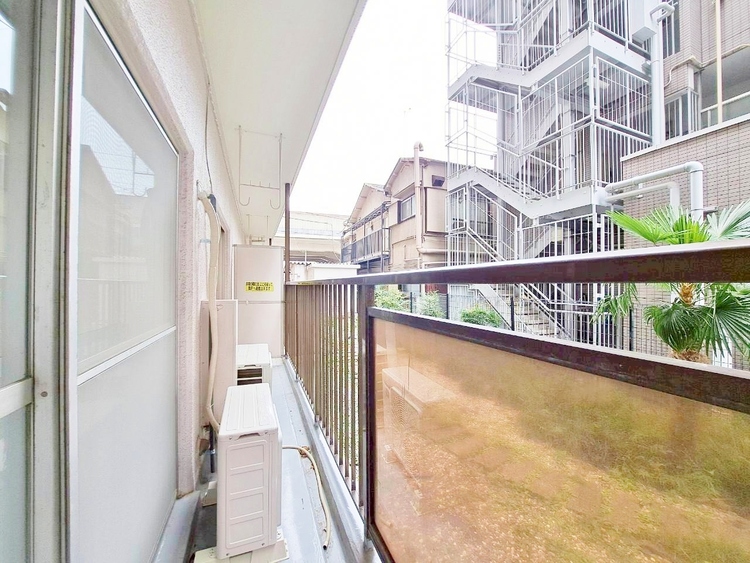 バルコニー 暮らしの中で、光と風を演出してくれるバルコニー。